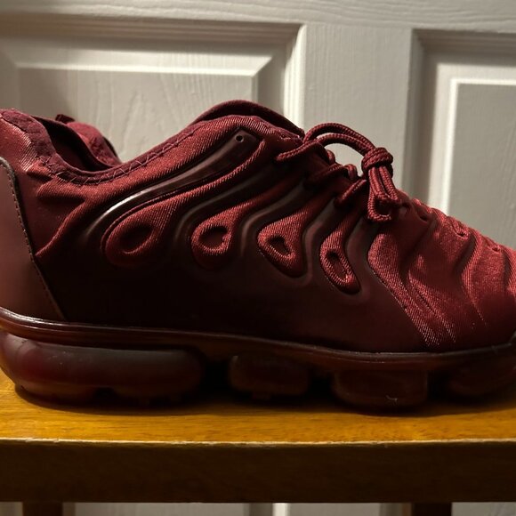 Women's Wine-Co Mesh Sneaker Athletic Light Tennis Size 8.5 - Picture 1 of 5